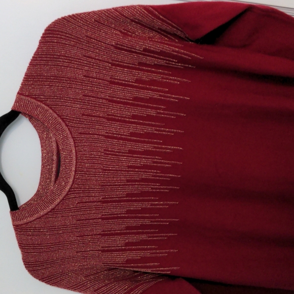 Alfani Size Large RedTop with Gold Metallic Detailing - Picture 2 of 5